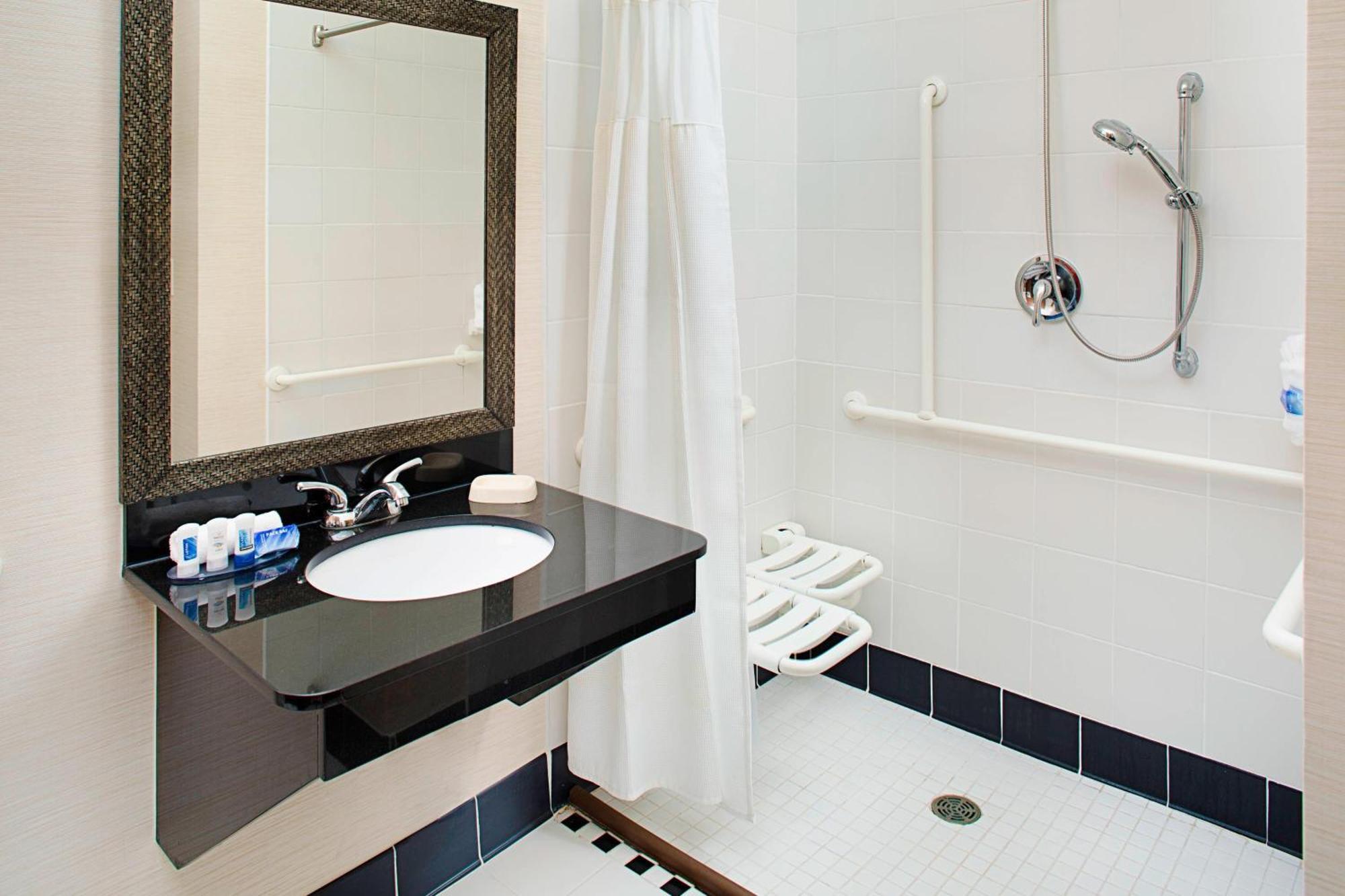 Fairfield Inn & Suites By Marriott San Antonio Seaworld / Westover Hills Екстериор снимка