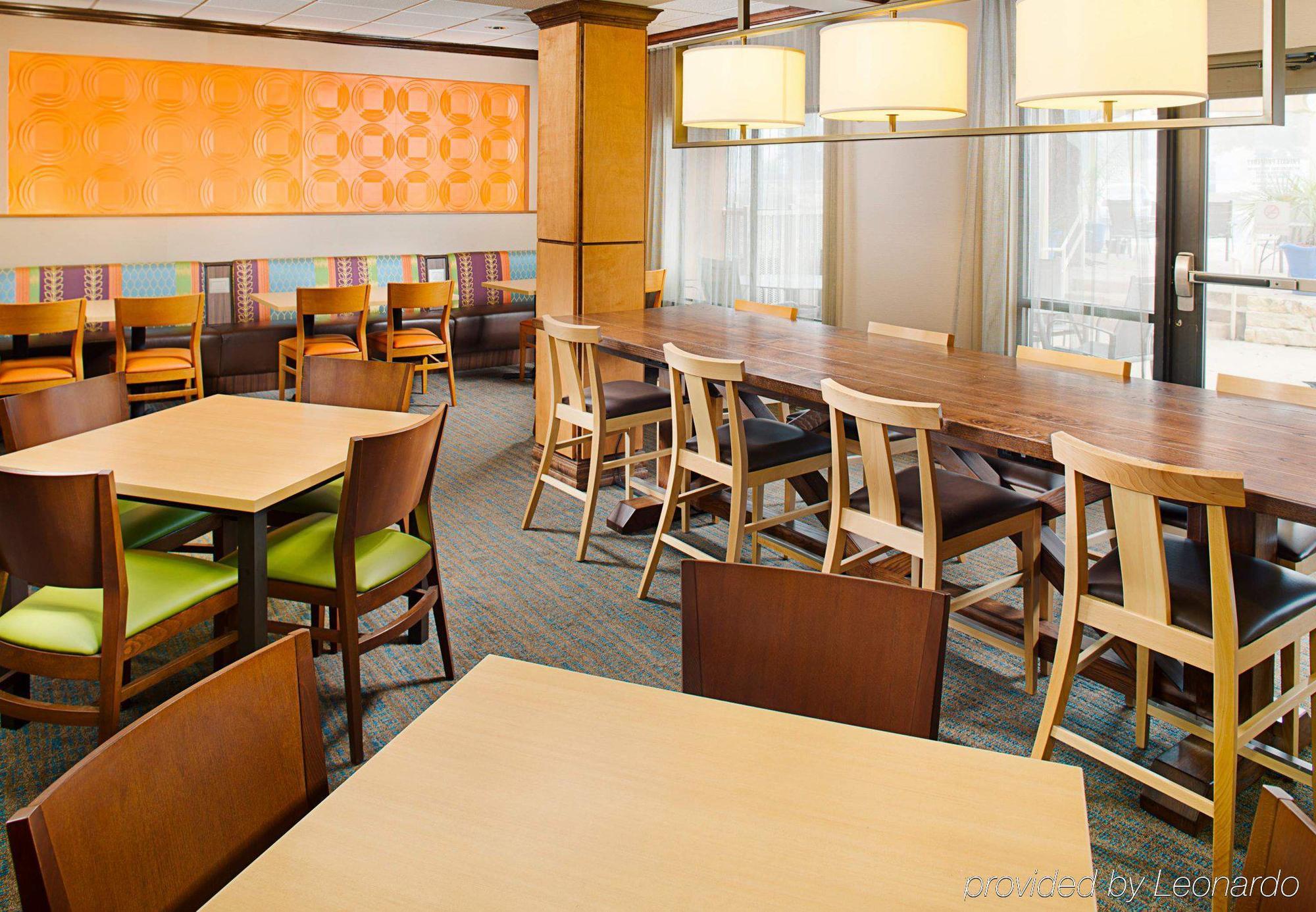 Fairfield Inn & Suites By Marriott San Antonio Seaworld / Westover Hills Екстериор снимка